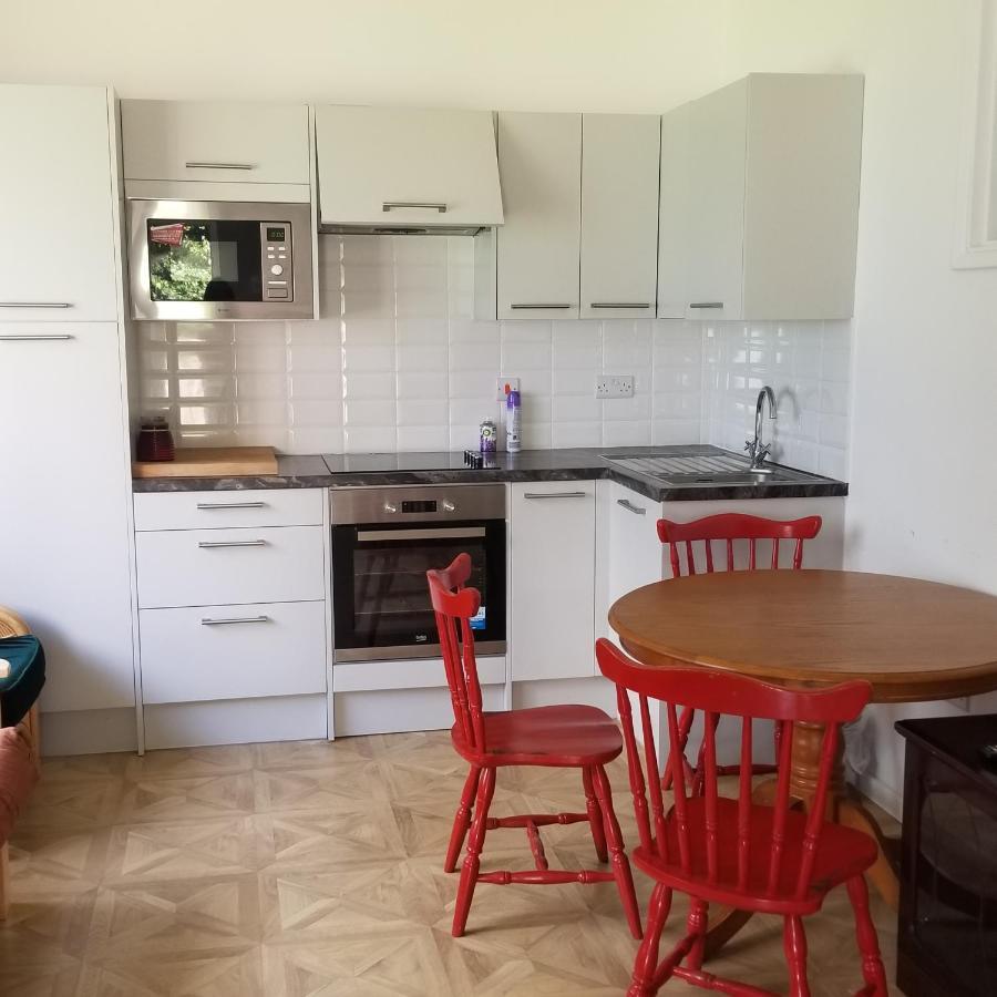 Small House Near Beach Βίλα Cowes  Εξωτερικό φωτογραφία